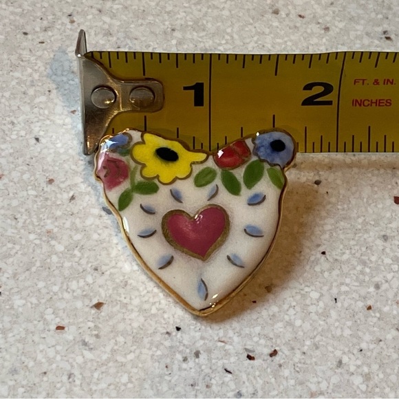 Heart & Flower Ceramic Brooch - Picture 4 of 8